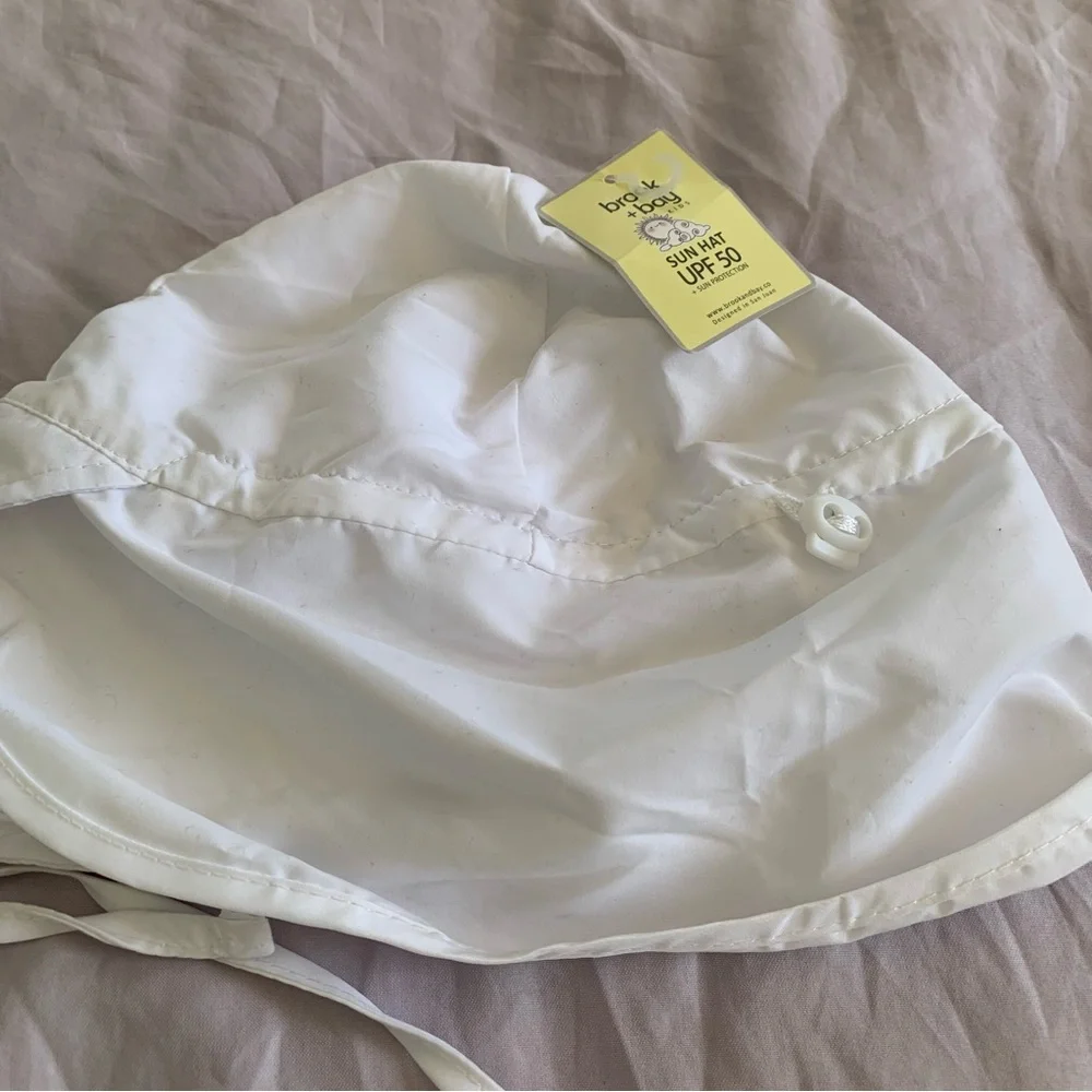 Brook + Bay Kids‎ White Sun Hat with Chin Ties UPF5O Sun Protection Adjustable